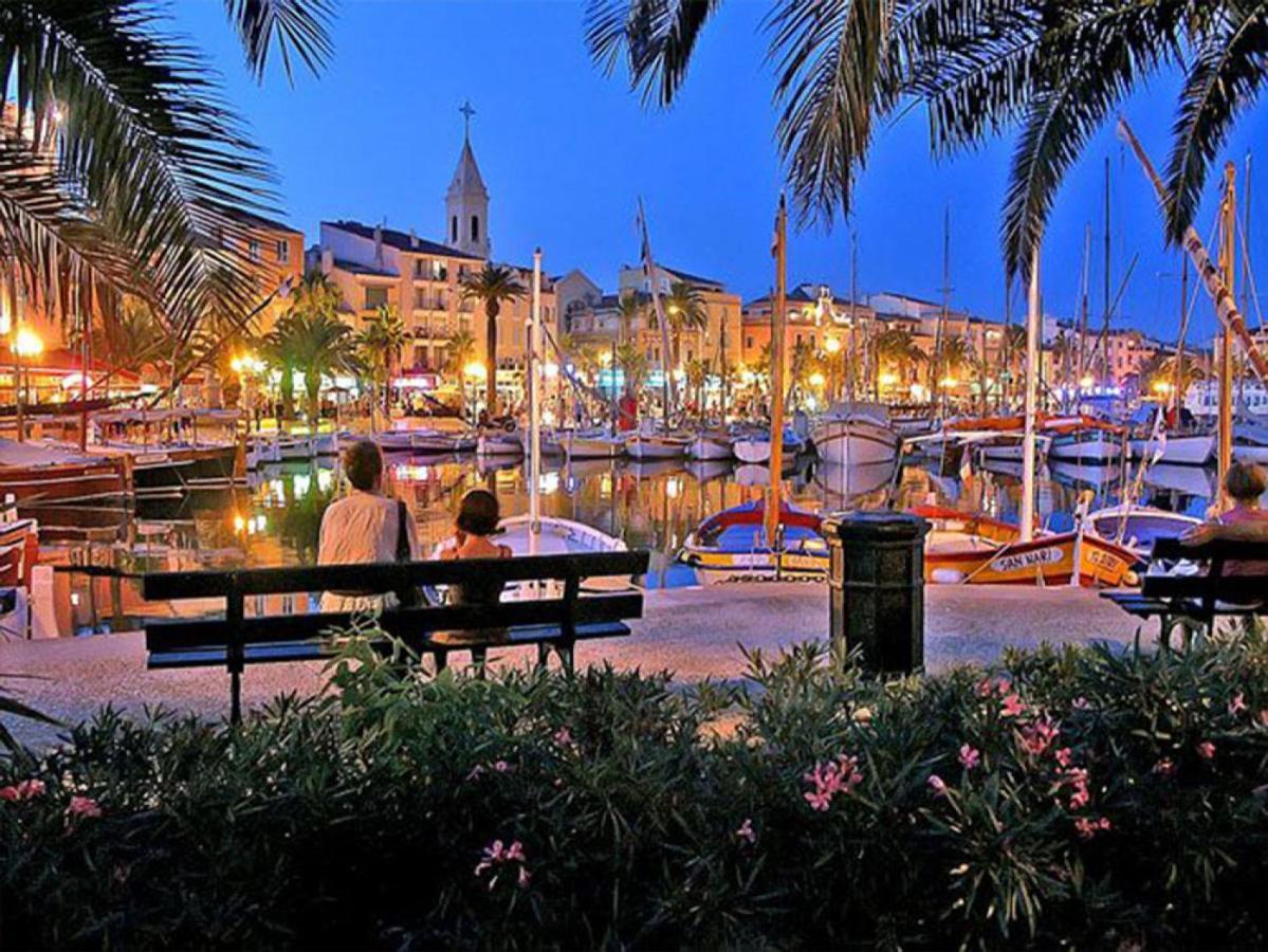 Escapade A Sanary, Au Coeur Du Village, 200M Du Port,Clim,Wifi,Parking ภายนอก รูปภาพ